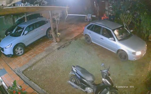 Vídeo Polícia identifica um dos assaltantes que invadiu casa e roubou