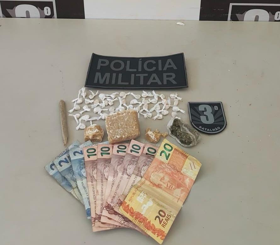 Quarteto é preso pela Polícia Militar drogas e dinheiro Ponta