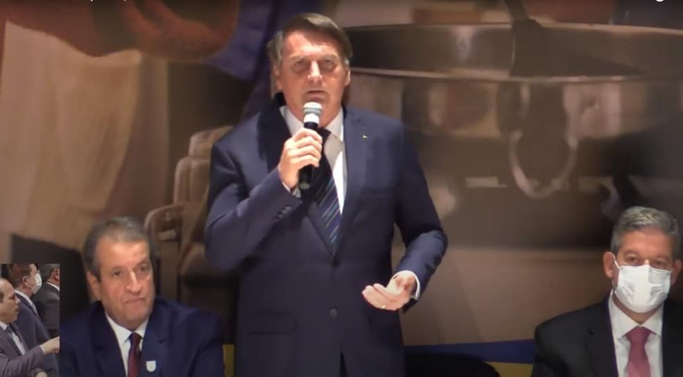 Após 2 anos sem partido, Bolsonaro se filia ao PL