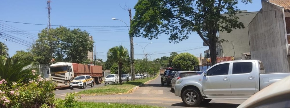 Indignados moradores acompanham sepultamento de mãe e filha assassinados em Ponta Porã