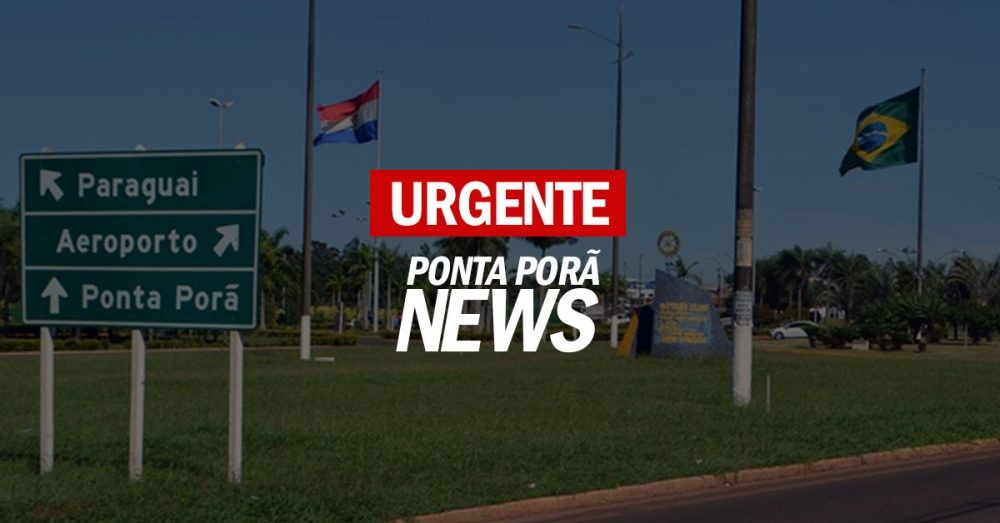 Bimotor cai na fronteira e em seguida é incendiado