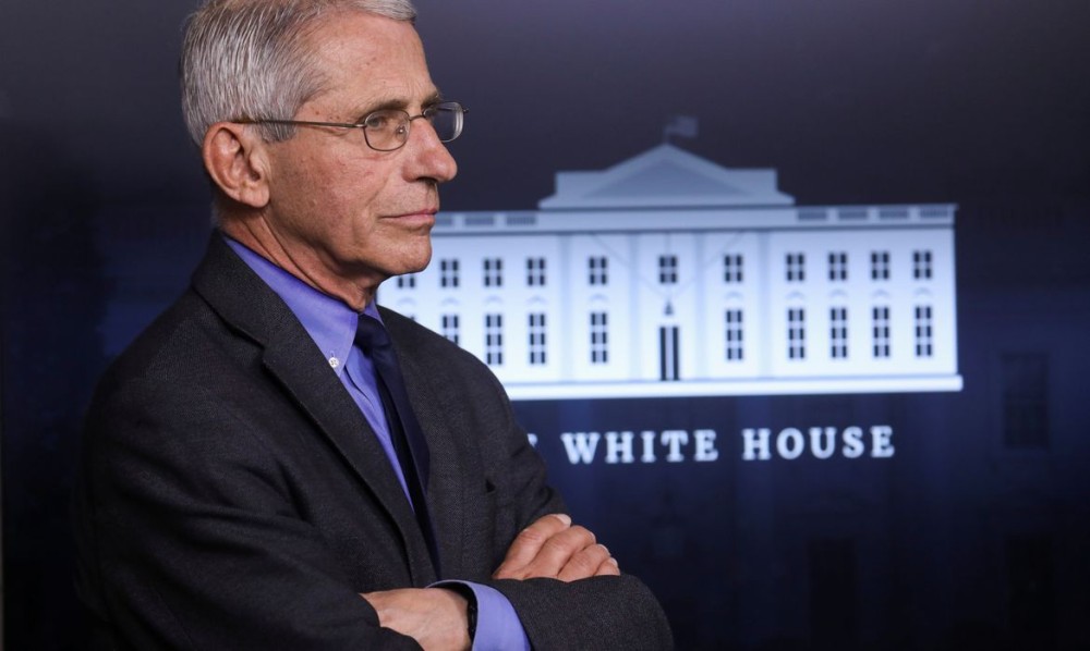 Reforço específico contra Ômicron não é necessário agora, diz Fauci
