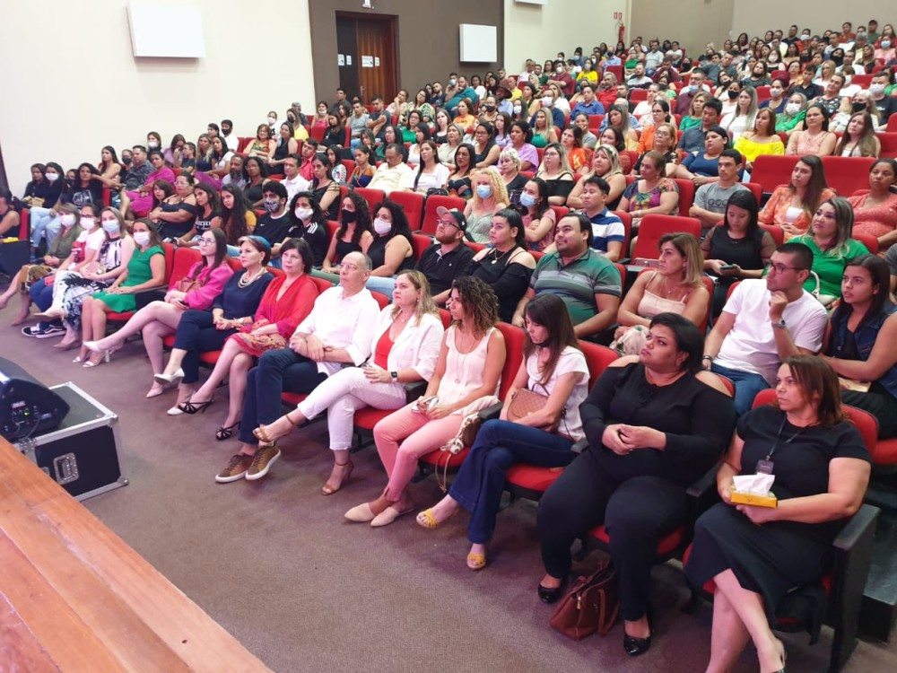 Pastor fala sobre como ser um vencedor e emociona platéia em Ponta Porã