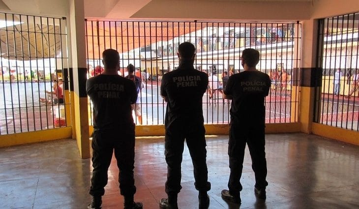 Governo concede promoção funcional a 557 policiais penais de MS