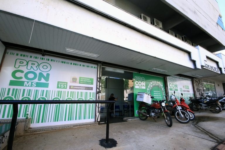 Procon encontra variação de 457,31% em mensalidades escolares