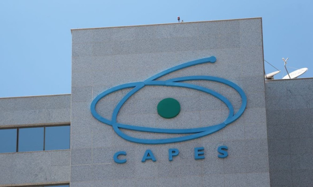 Orçamento da Capes aumenta, e órgão vai zerar déficit de bolsas