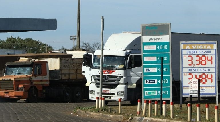 Estado deixa de arrecadar R$ 156,6 milhões de ICMS para barrar aumento no preço do diesel