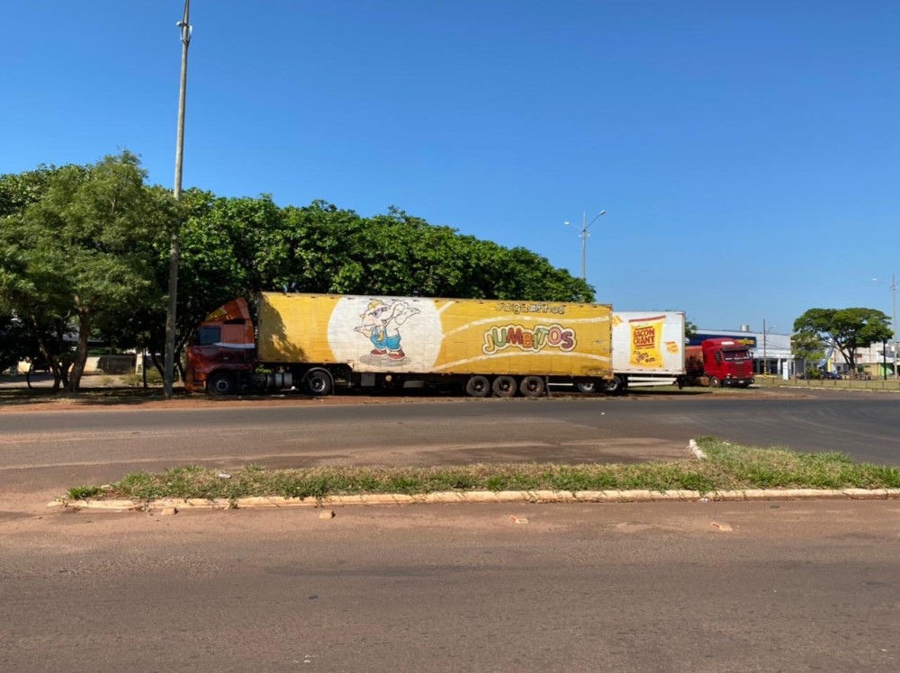 Operação padrão dos auditores da Receita provoca fila de mais de 40 caminhões na aduana de Ponta Porã