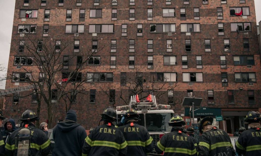 Incêndio em Nova York deixa 19 mortos, nove deles crianças