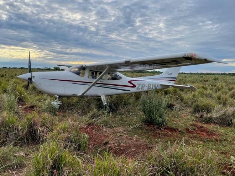 Ladrões abandonam aeronave roubada em propriedade rural no Paraguai