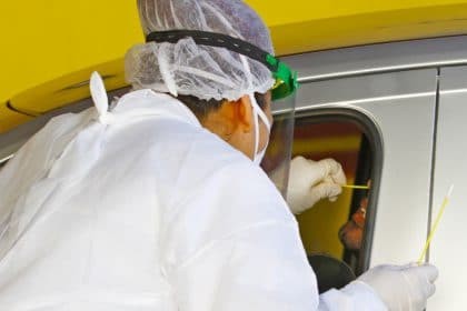 Agendamentos de testes de Covid nos drive-thrus começam nesta sexta