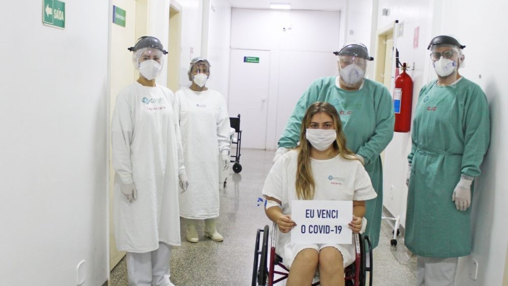 Paciente do Hospital Regional de Ponta Porã recebe alta após 11 dias de internação para tratar Covid-19