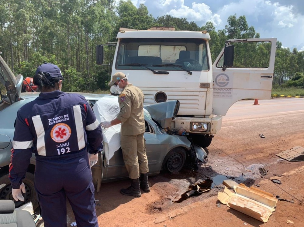 Colisão provoca morte de casal na BR-262, região de Ribas do Rio Pardo