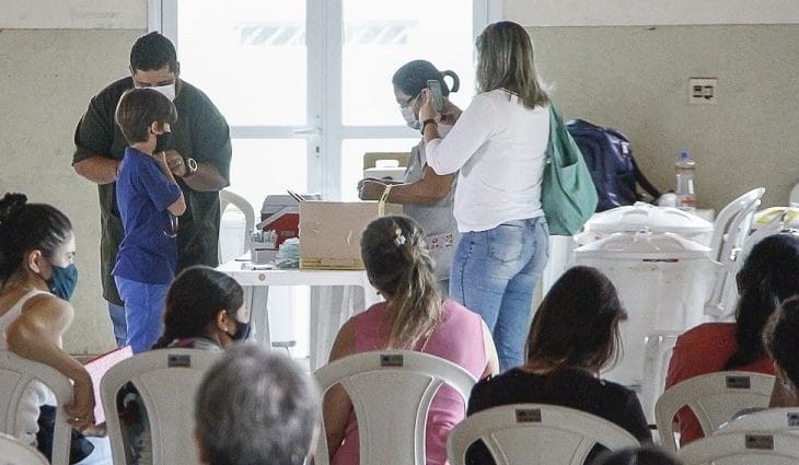 SES distribui vacinas da Pfizer; Coronavac será liberada conforme solicitação dos municípios