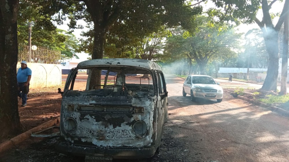 Dois veículos incendiados na fronteira em menos de 24 horas