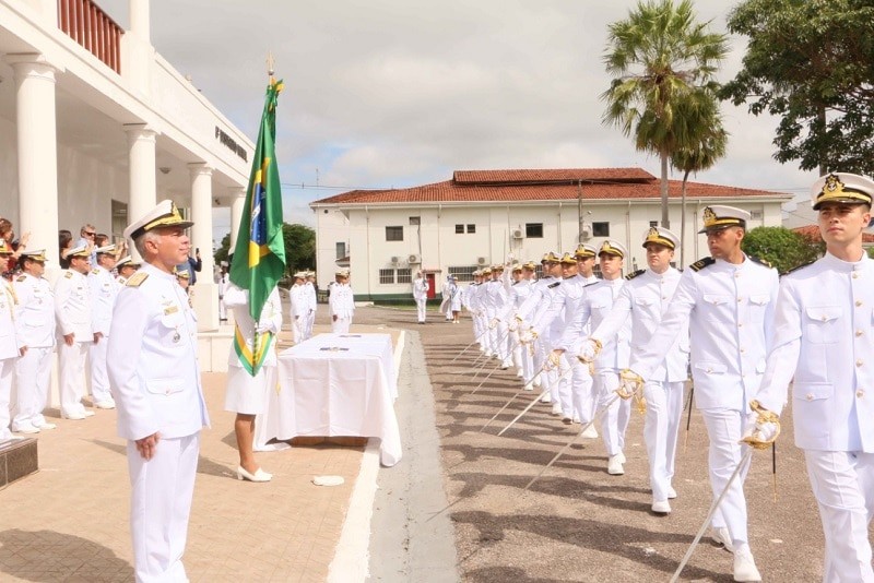Justiça Federal garante a sargento da Marinha o uso do nome social e trajes femininos