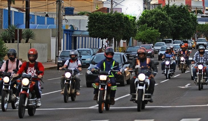 Motociclistas podem receber anistia de dívidas passadas se pagarem IPVA e licenciamento deste ano