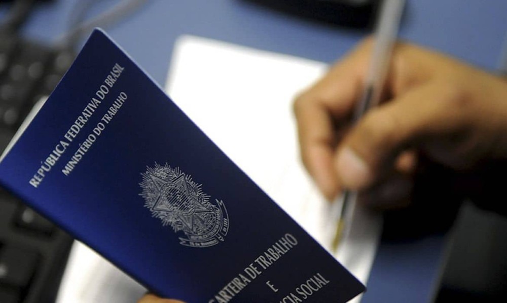 Brasil gerou 2,7 milhões de empregos formais em 202111