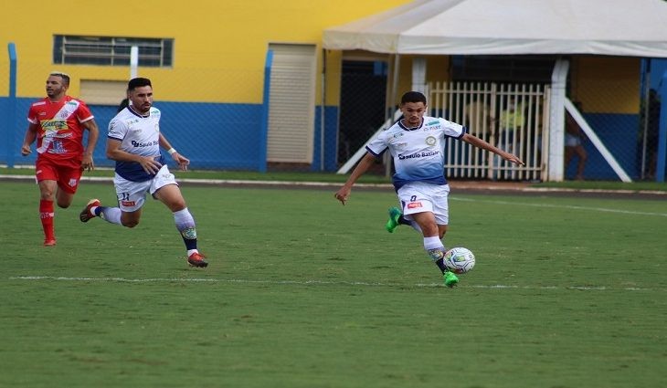 Costa Rica goleia Comercial e vai à liderança do grupo