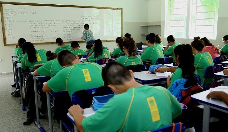 Governo lança concurso público para professor com 722 vagas