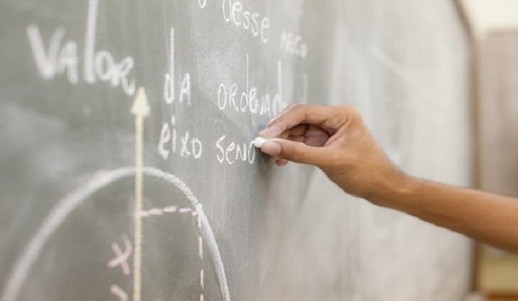 Governo abre concurso para professor, com salário superior a R$ 4 mil