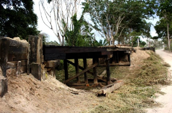 Agesul reconstrói pontes de madeira destruídas pelo fogo no Pantanal