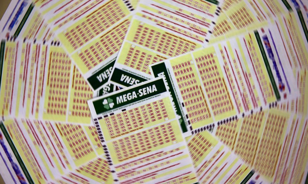 Ninguém acerta as 6 dezenas e Mega-Sena acumula em R$ 107 milhões