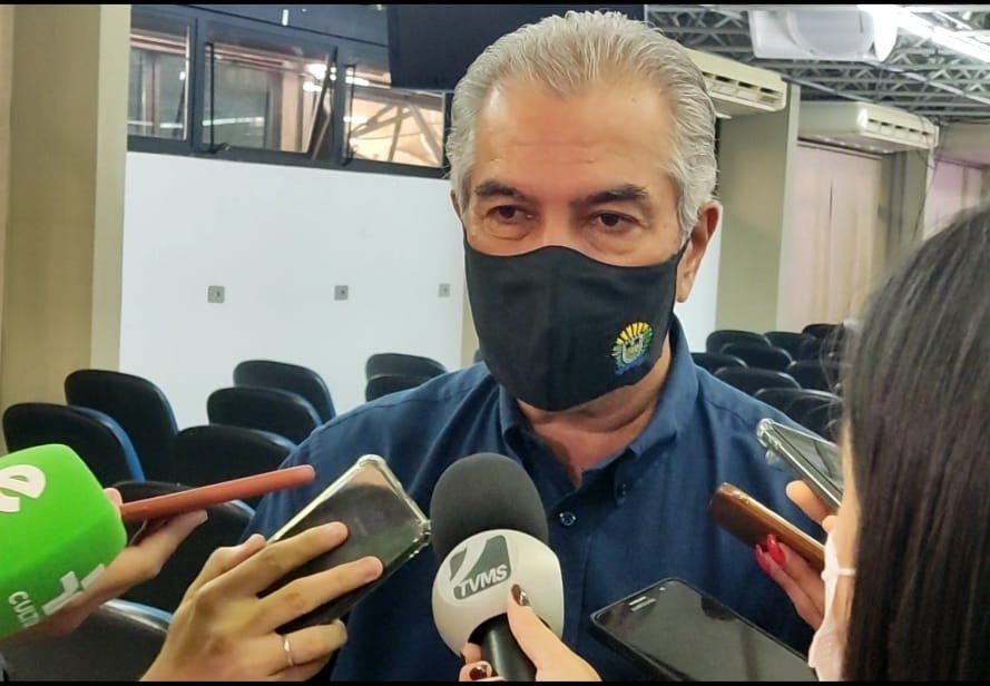 Prosseguir decidirá sobre a desobrigatoriedade do uso de máscara esta semana em MS