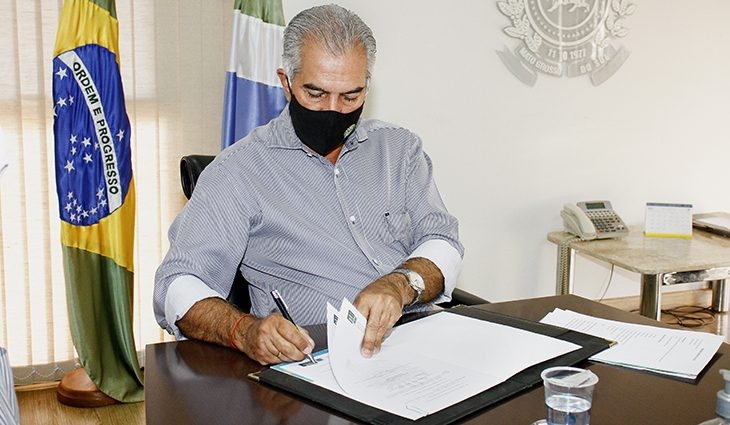 Reinaldo Azambuja assina atos de valorização e proteção às mulheres