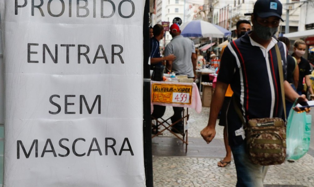 Covid-19: em 2 anos, variantes e vacinas moldaram fases da pandemia