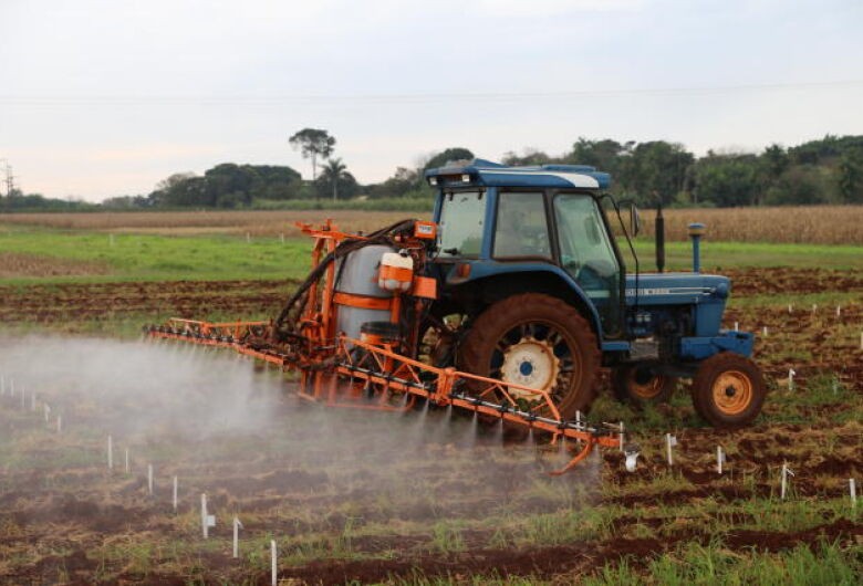 Projeto criminaliza falsificação e contrabando de agrotóxicos