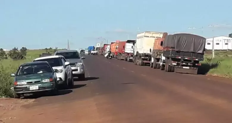 Aumento dos combustíveis provoca greve de caminhoneiros no Paraguai￼￼