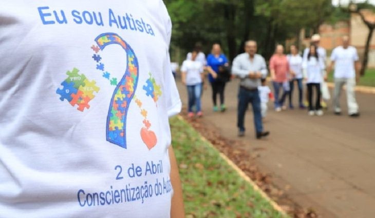 Autistas e acompanhantes pagarão meia-entrada em eventos culturais e esportivos em MS