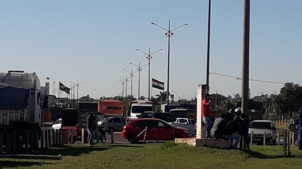Protesto fecha Aduana exigindo solução para comércio de Pedro Juan