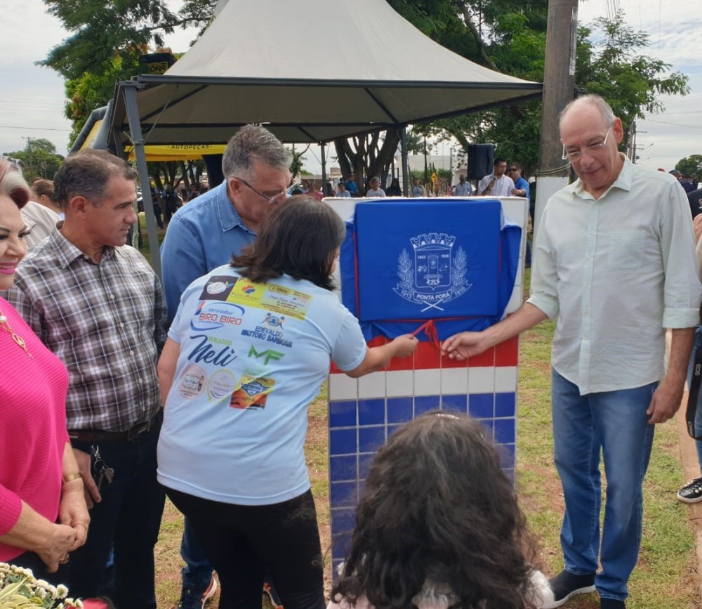Hélio Peluffo entrega praça Ernandes Donato Vilanova