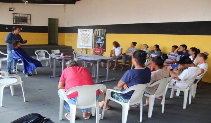 Cursos levam oportunidade de profissionalização a internas do semiaberto na Capital