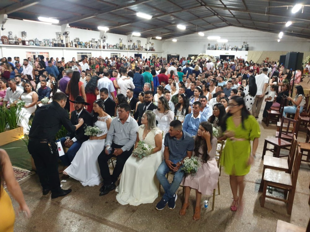 Casamento comunitário uniu 100 casais em Ponta Porã