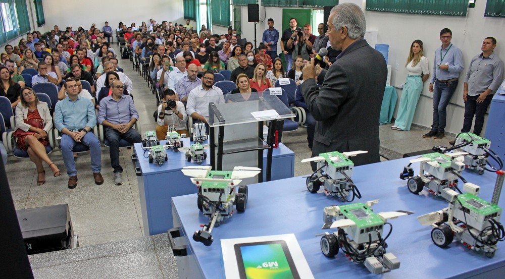 Escolas estaduais recebem conjuntos de robótica