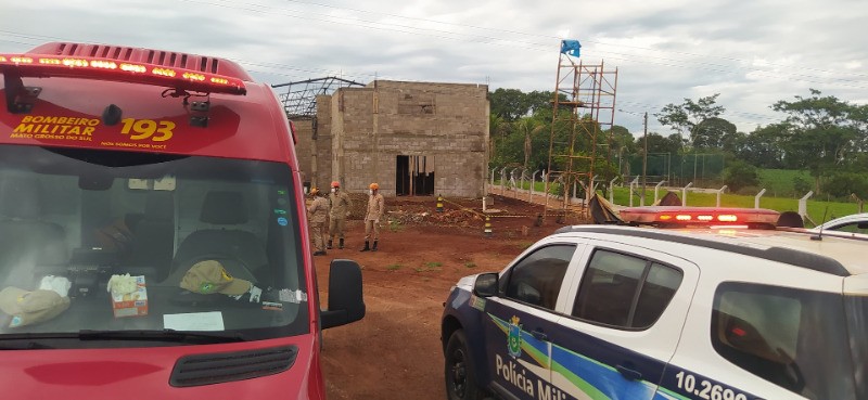 Trabalhador eletrocutado em obra teve braço amputado e segue na UTI