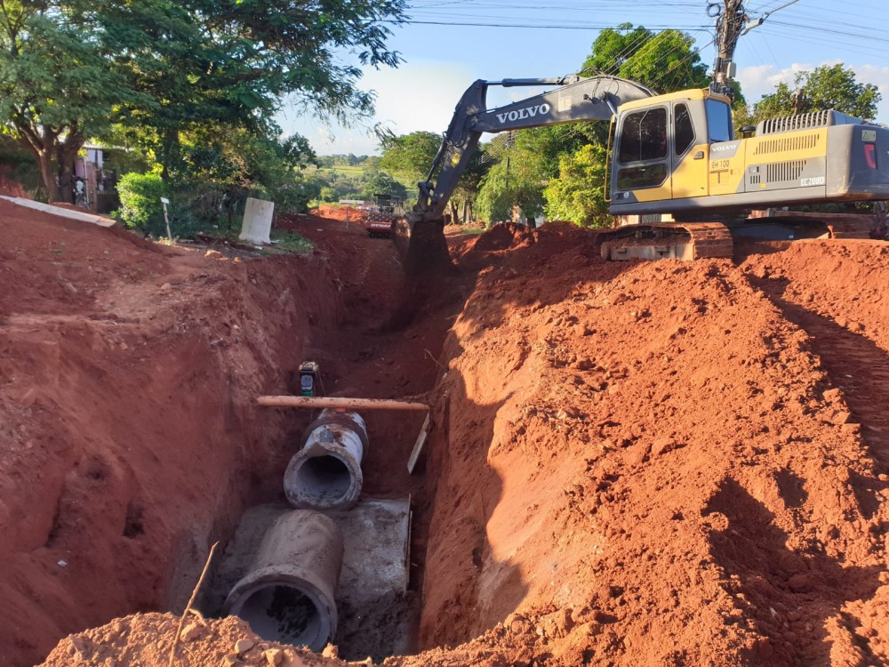 Bairro Planalto recebe obra de drenagem e pavimentação