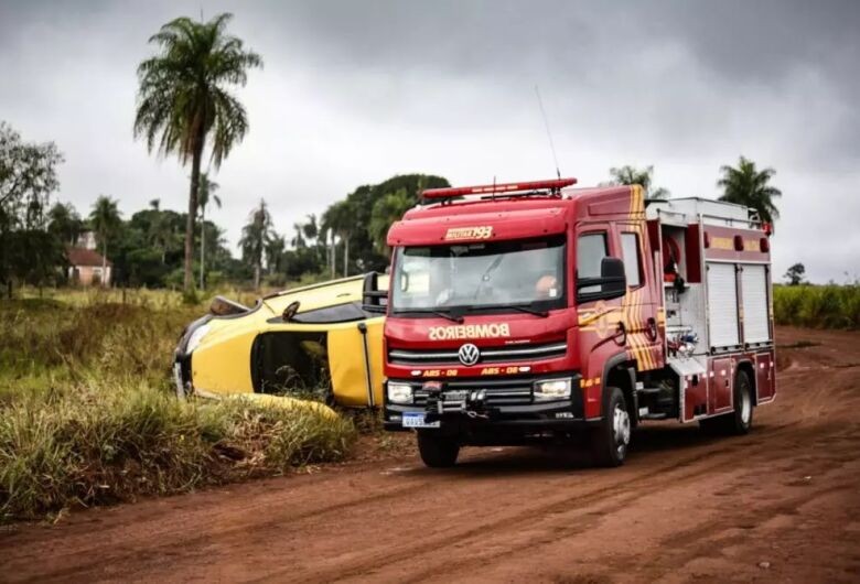 Capotamento deixa 5 pessoas feridas na MS-060