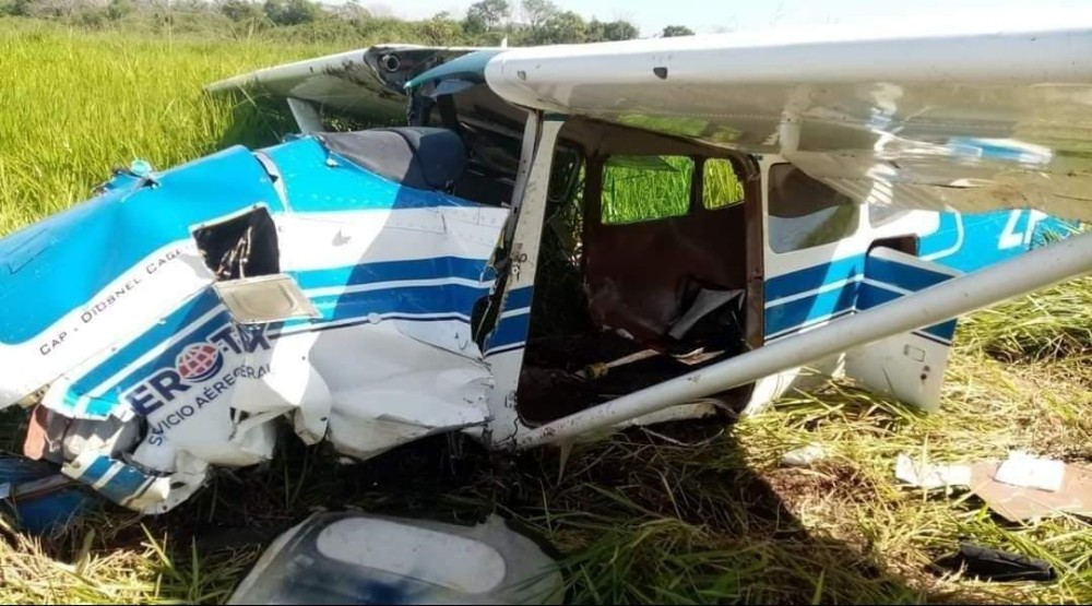 Avião usado por paraquedistas faz pouso de emergência após decolar