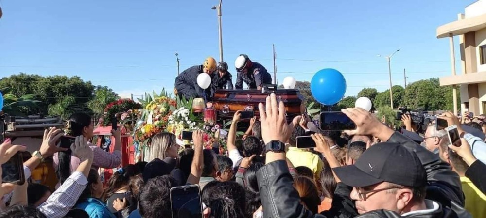 Multidão acompanha enterro de Acevedo em Ponta Porã