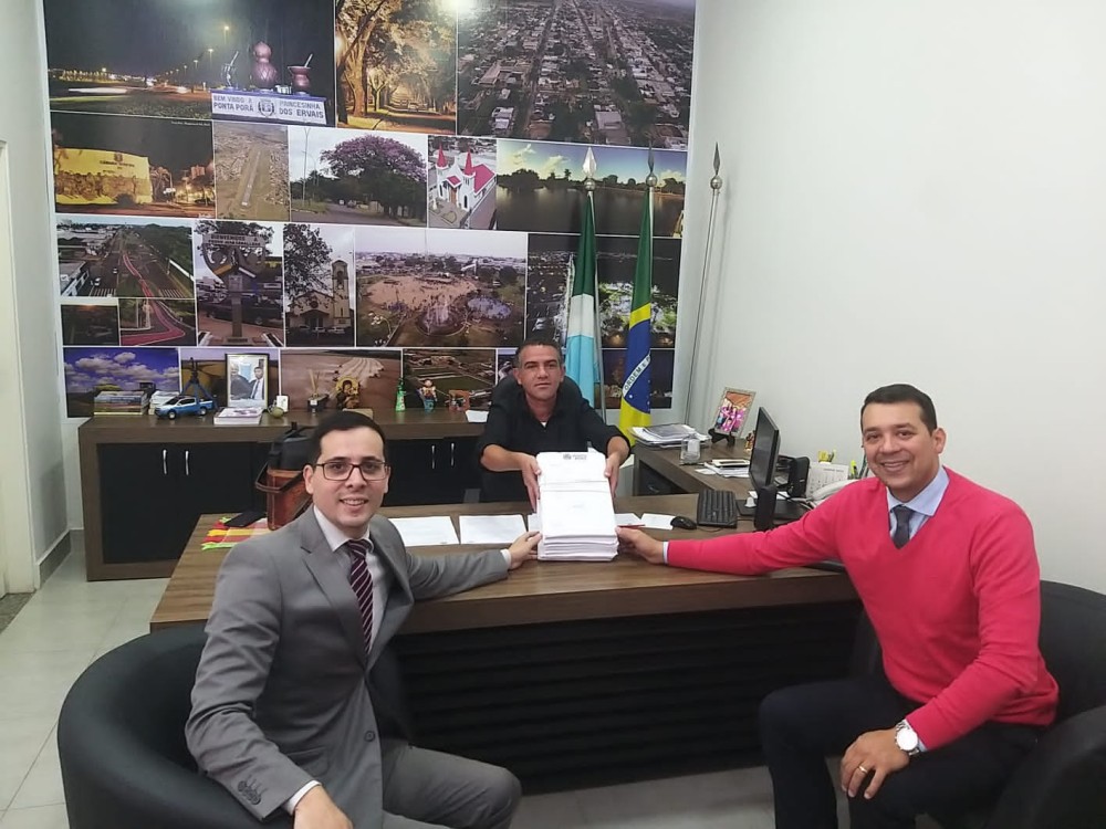 Plano de Cargos e Carreiras é entregue para os vereadores de Ponta Porã