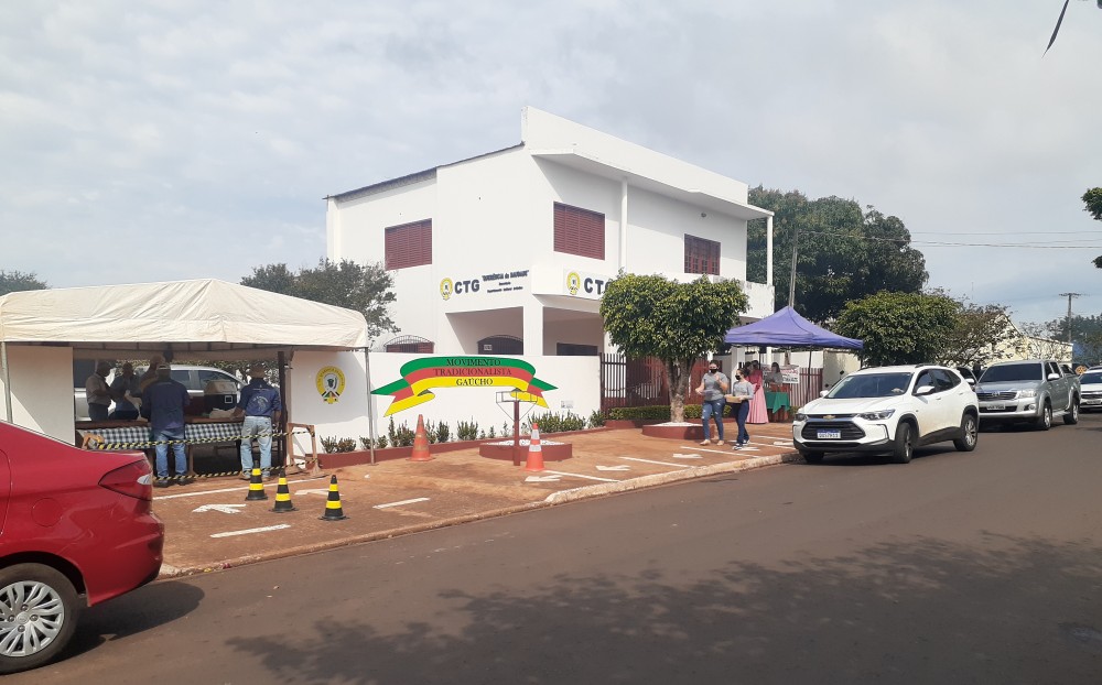 Domingo de churrasco na secretaria do CTG Querência da Saudade