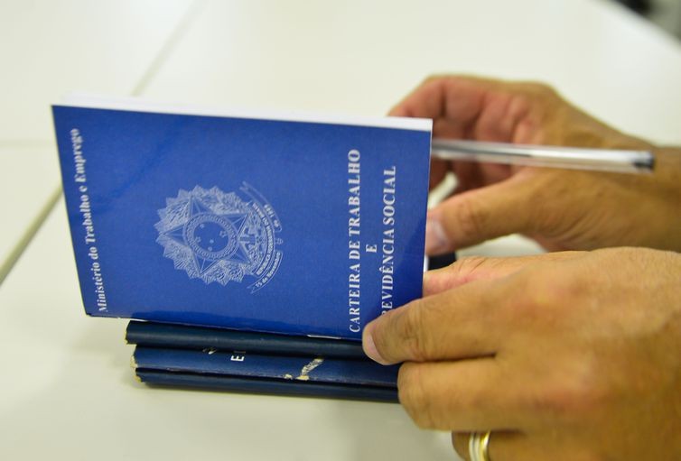 Empregado suspenso do trabalho receberá até 100% do seguro-desemprego
