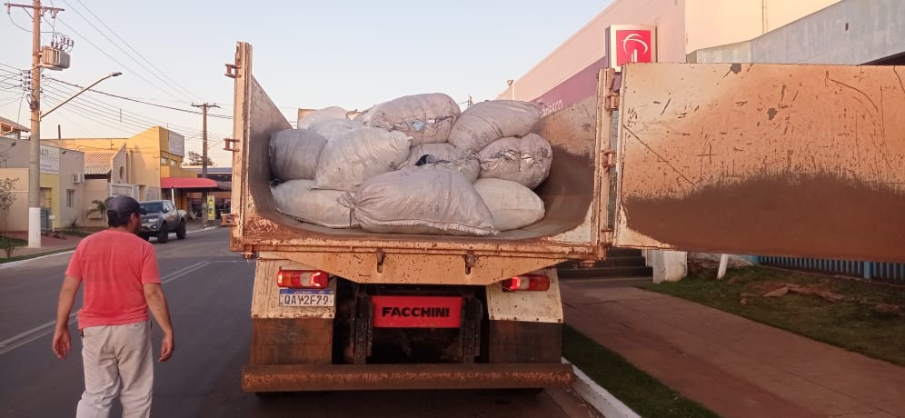 Rotary Porã e Pedro Juan Caballero-Guarani doam mais de 3t de roupas para a campanha do agasalho