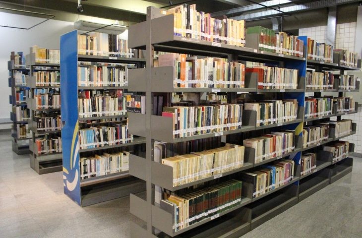 Lei prevê campanha para doação de livros a bibliotecas públicas de MS
