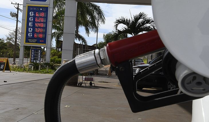 Governo reduz alíquota de ICMS para gasolina, etanol, e energia em 17%