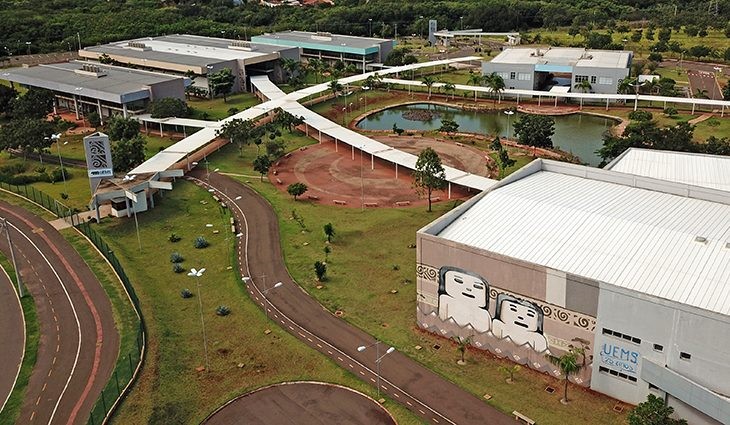 Universidade Estadual tem cursos de idiomas e produção de textos científicos